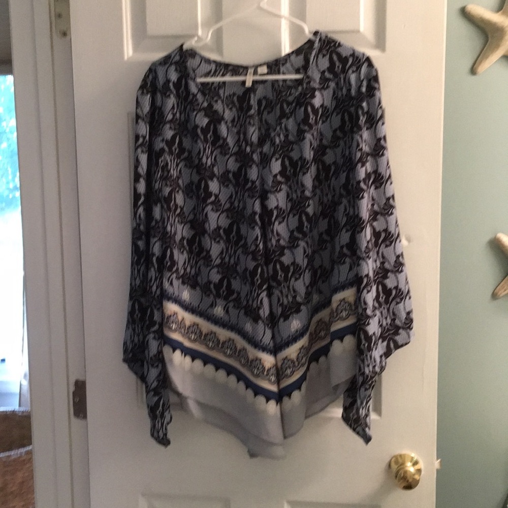 Handkerchief sleeve and hem blouse.